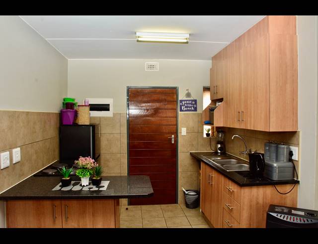 2 BEDROOM APARTMENT FOR SALE IN OLIFANTSVLEI